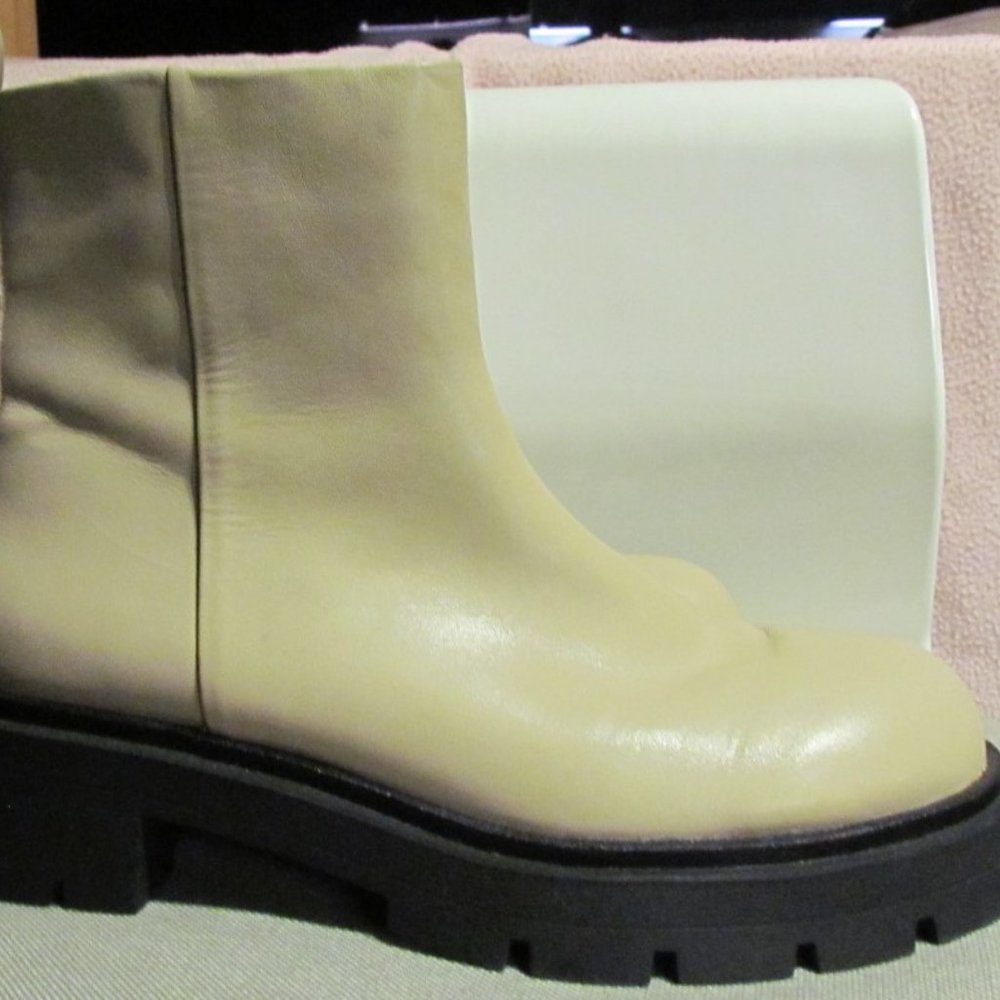 Low Heeled Lug Sole Leather Ankle Boot